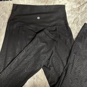 Lululemon Align 25 inch Leggings, Black on Black design, Size Dot 6. EUC!
